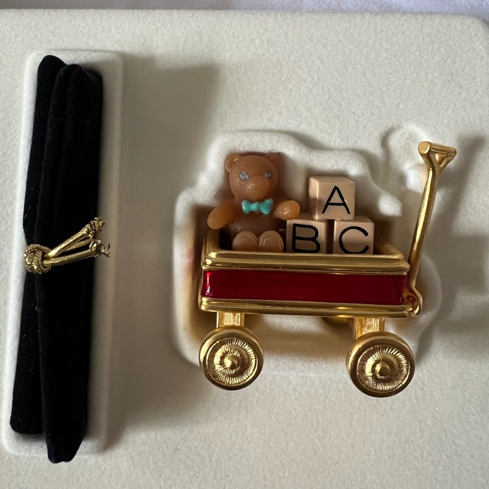 Estée Lauder solid pleasures perfume TOY WAGON